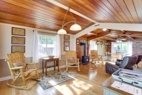Cozy Lake Champlain Cottage with Private Beach!